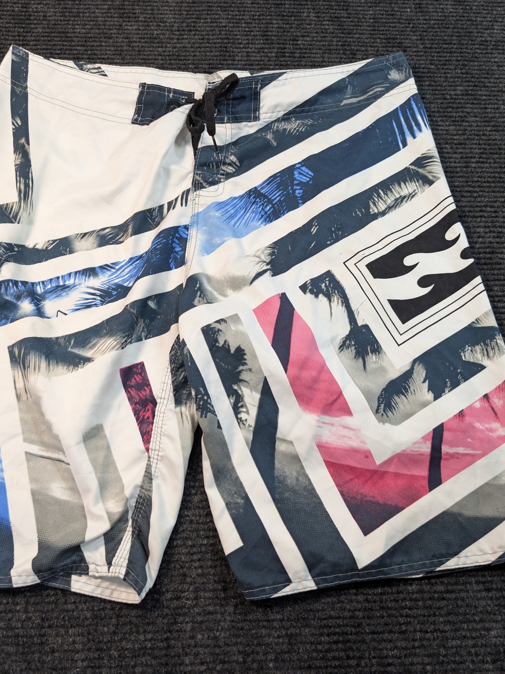 Billabong Men's Tropical Geometric Board Shorts Size 42